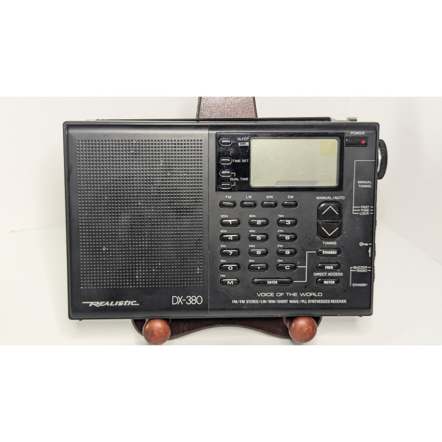 Realistic DX-380 Compact Multi-Band Radio Voice of The World Tested Working