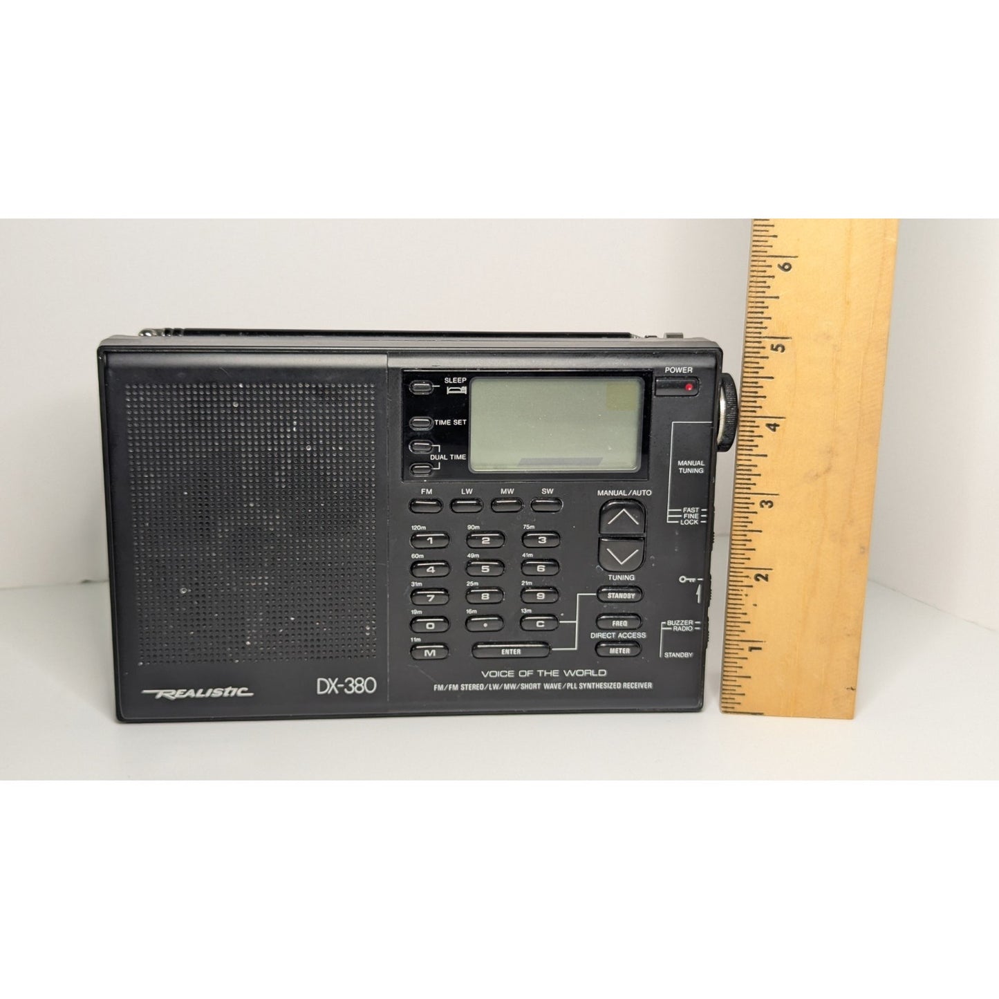 Realistic DX-380 Compact Multi-Band Radio Voice of The World Tested Working