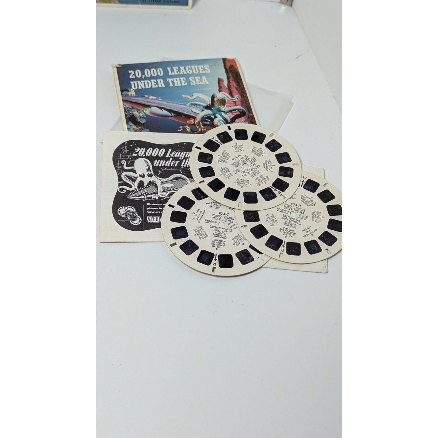 Vintage Sawyer Viewmaster Model C w/20,000 Leagues Flintstones Yogi Bear Reels