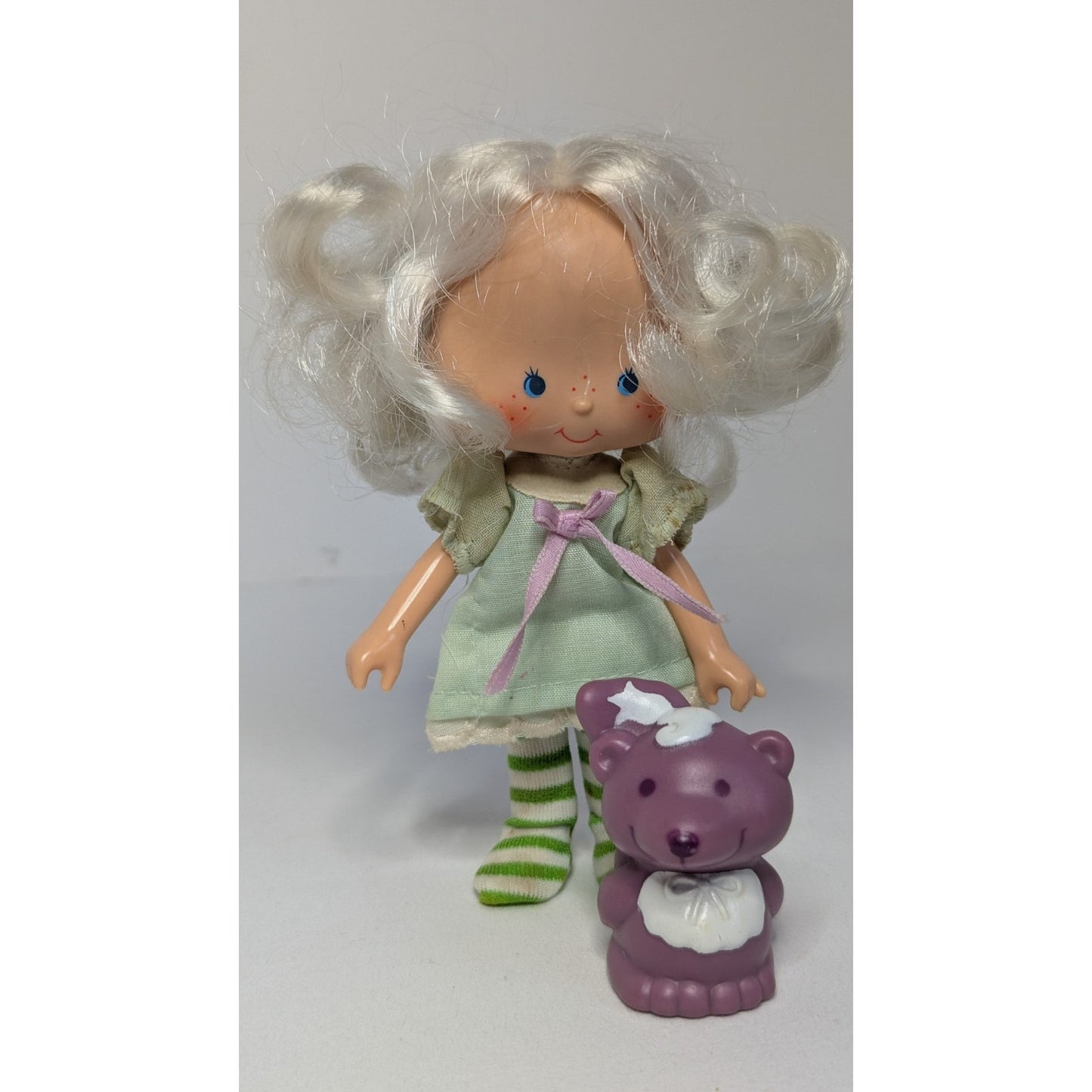 Vintage 1983 Strawberry Shortcake Angel Cake w/ Pet Soufflé Skunk Kenner