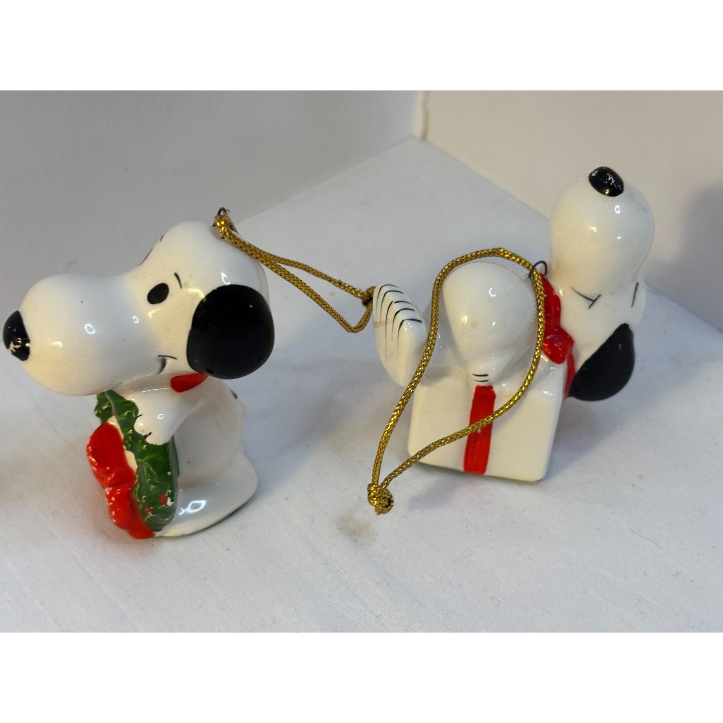 Two Vintage Snoopy Peanuts Ceramic Christmas Gift Present Wreath Ornaments Japan