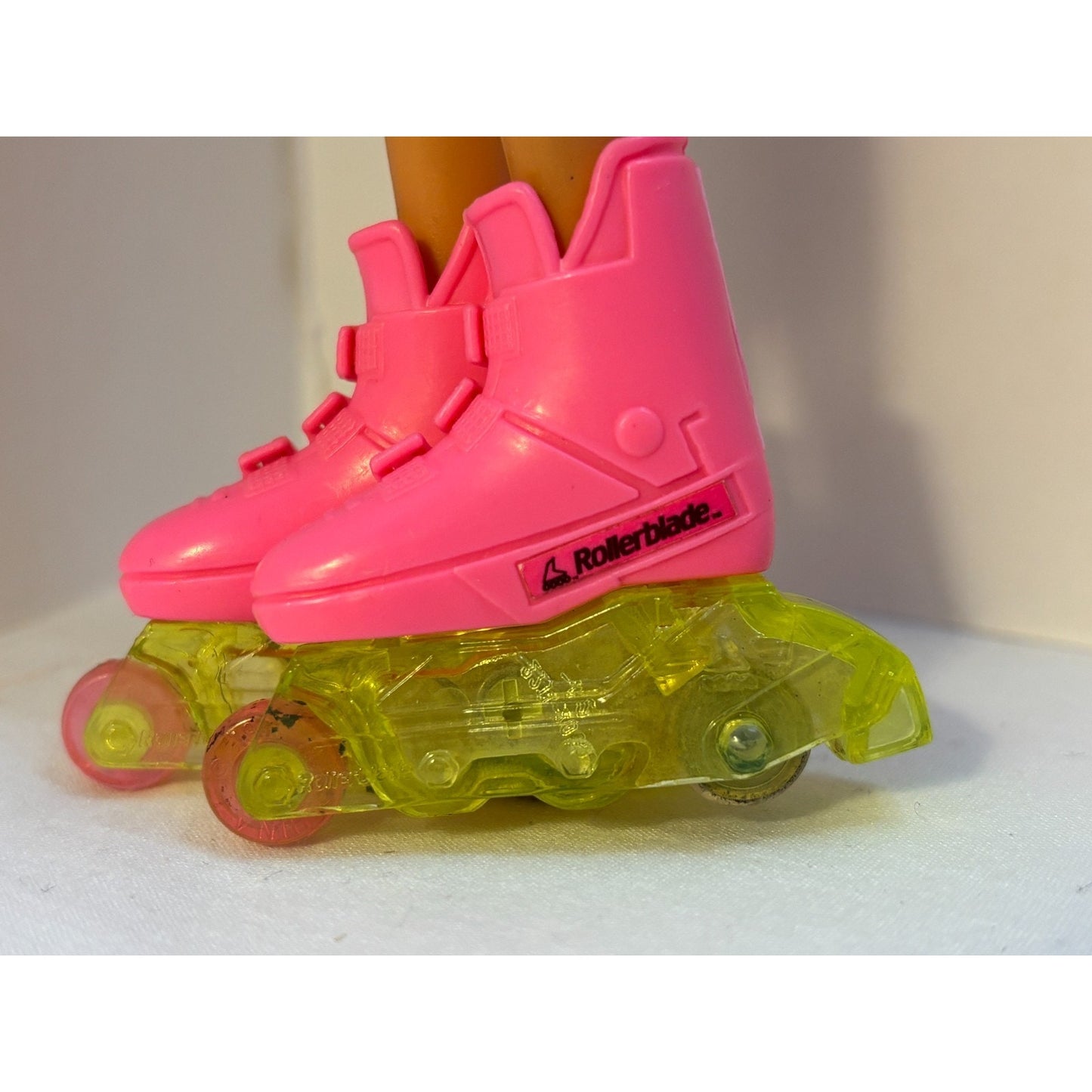 1991 Barbie Rollerblade 2214 Doll Skates Flicker’n Flash Original Outfit