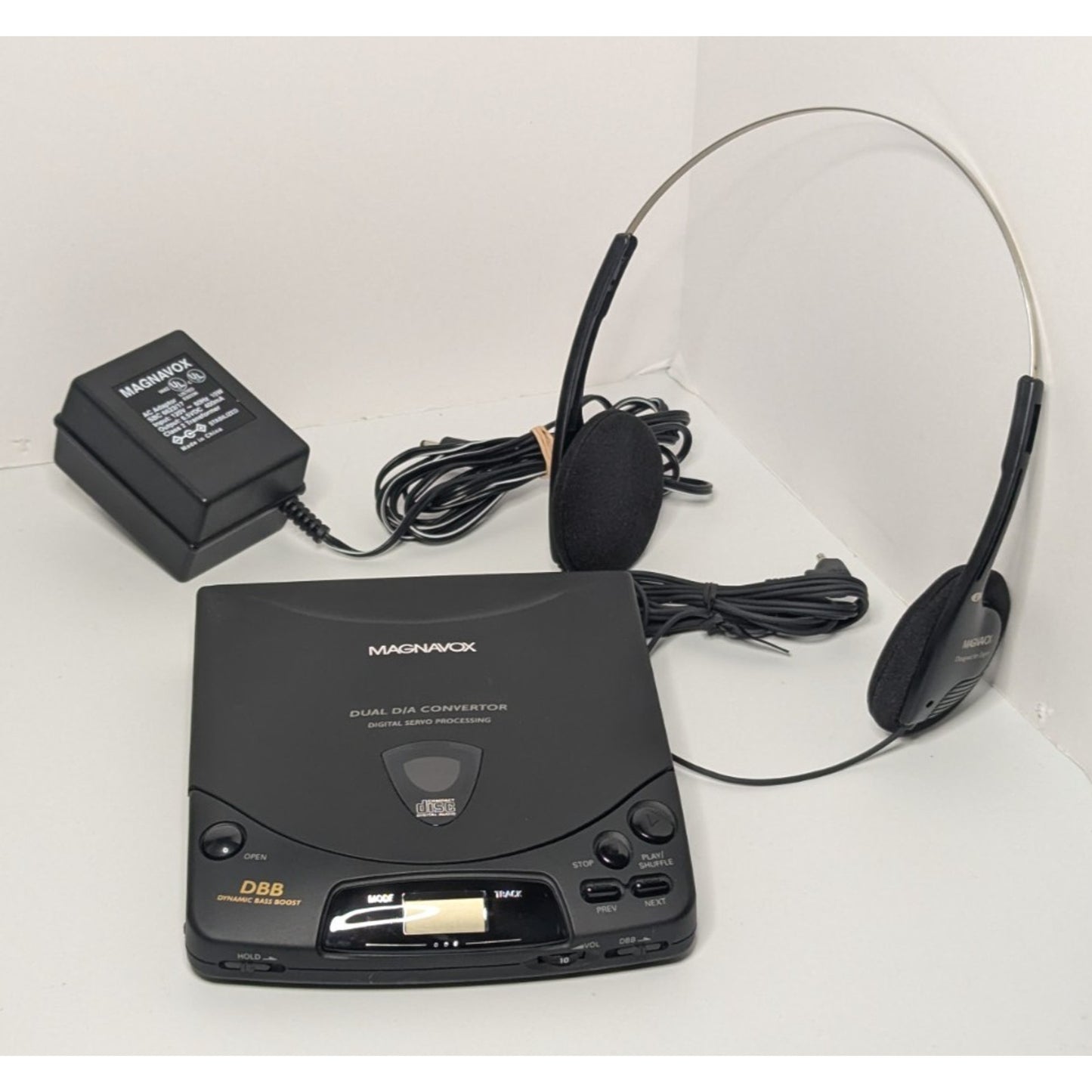 1996 Magnavox AZ-6832CS Portable CD Player With AC Adaptor/Headphones Works Great!