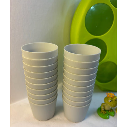 Shrek 2006 DWA MGA Lot of 10 Mini Figurines 20 Cups & Case Complete Game RARE