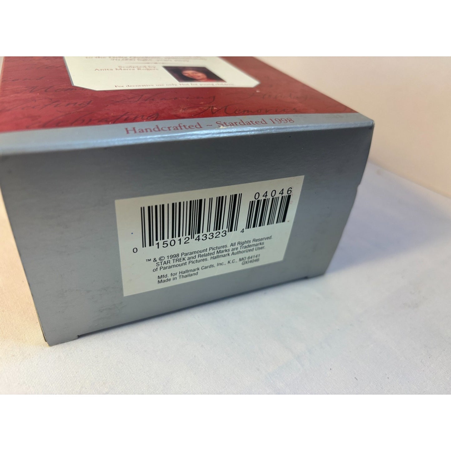 Hallmark Star Trek Voyager Captain Kathryn Janeway Keepsake Ornament 1998 New