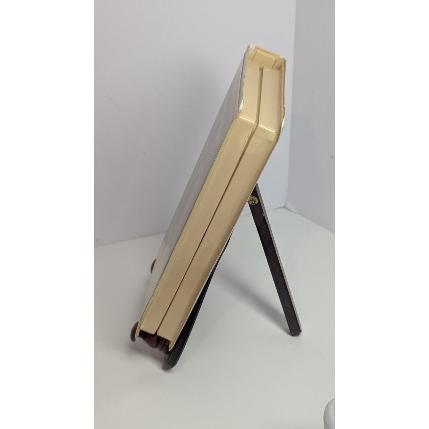 Hangar 18 VHS 1980 Worldvision Obscure Sci-Fi Thriller Movie OG Press Rare OOP