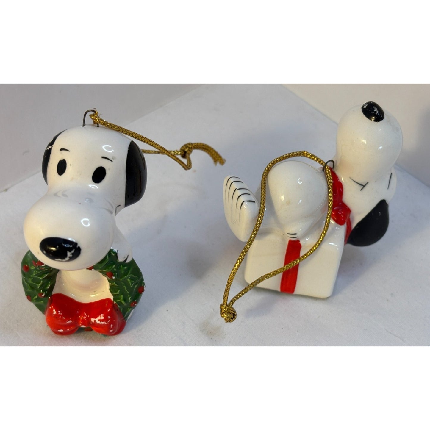 Two Vintage Snoopy Peanuts Ceramic Christmas Gift Present Wreath Ornaments Japan