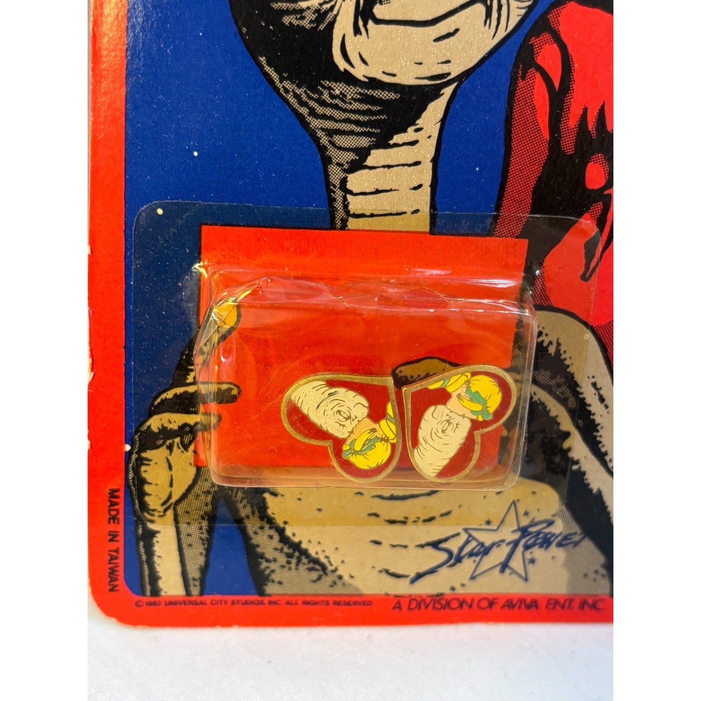VINTAGE 1982 E.T. Extra Terrestrial Heart Pierced Earrings NOS Universal Studios