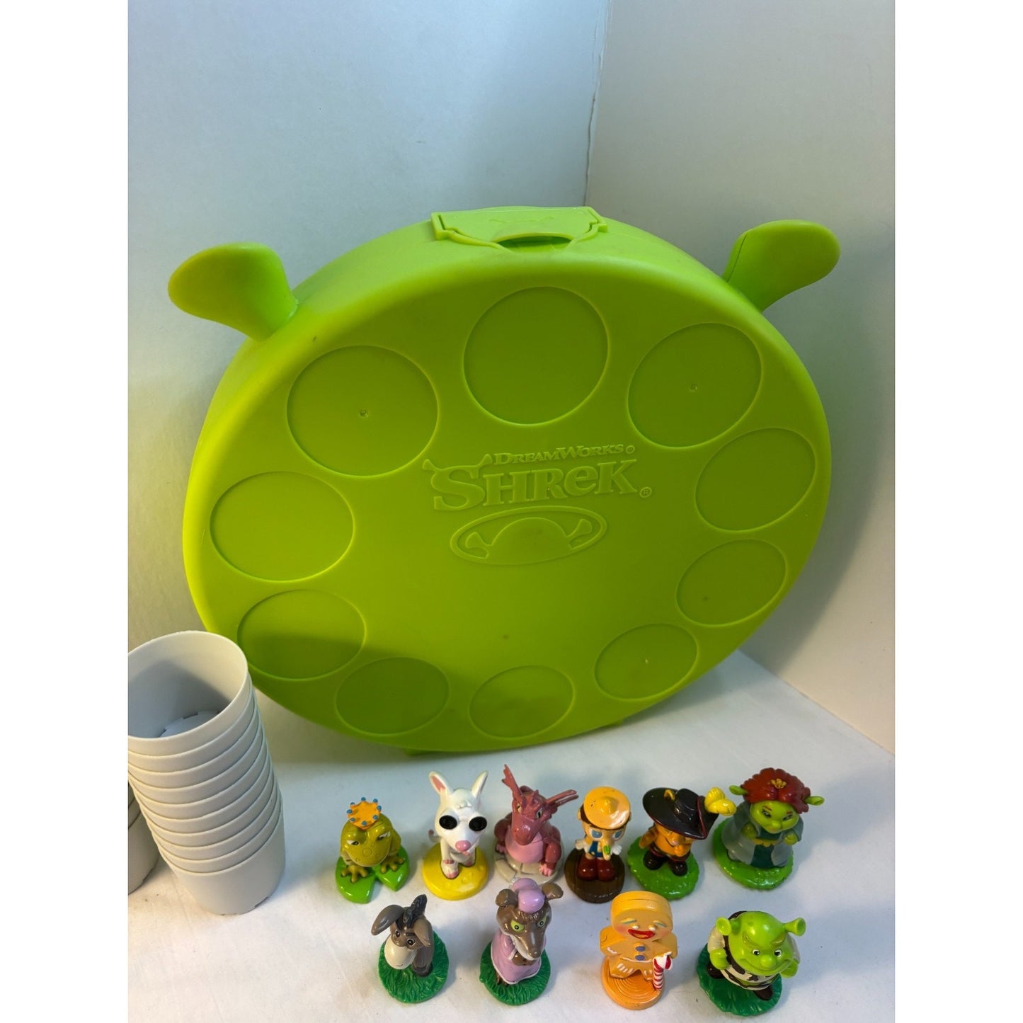 Shrek 2006 DWA MGA Lot of 10 Mini Figurines 20 Cups & Case Complete Game RARE