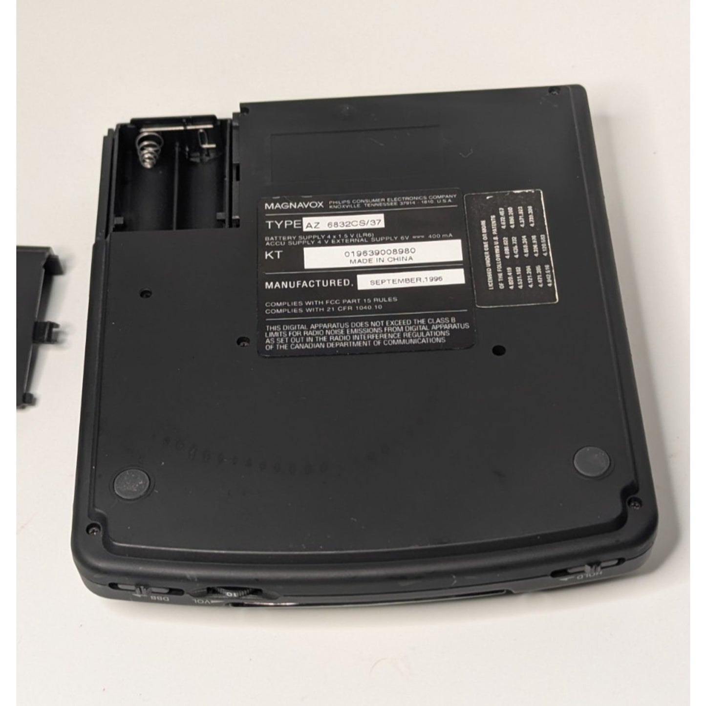 1996 Magnavox AZ-6832CS Portable CD Player With AC Adaptor/Headphones Works Great!