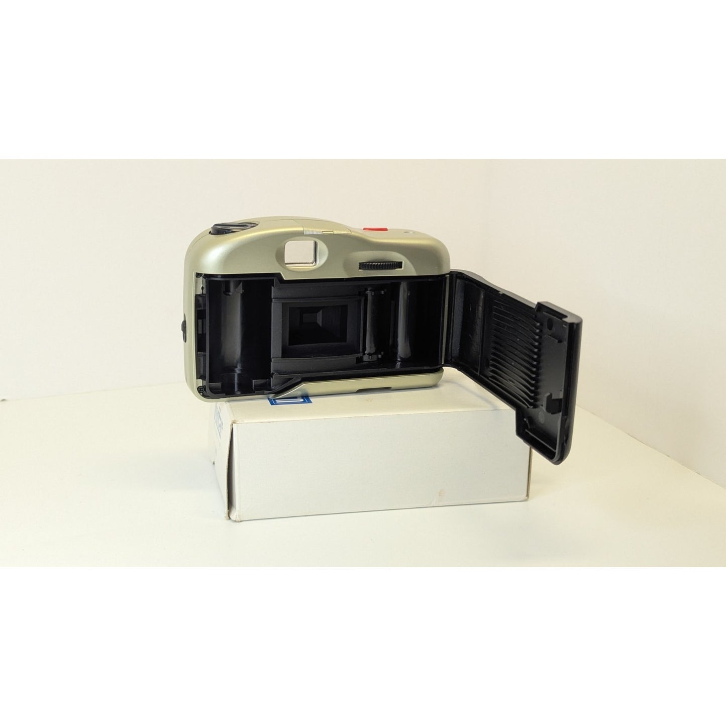 Vintage U.S. News Vivitar IC 400 35mm Camera Focus Free Tested Works