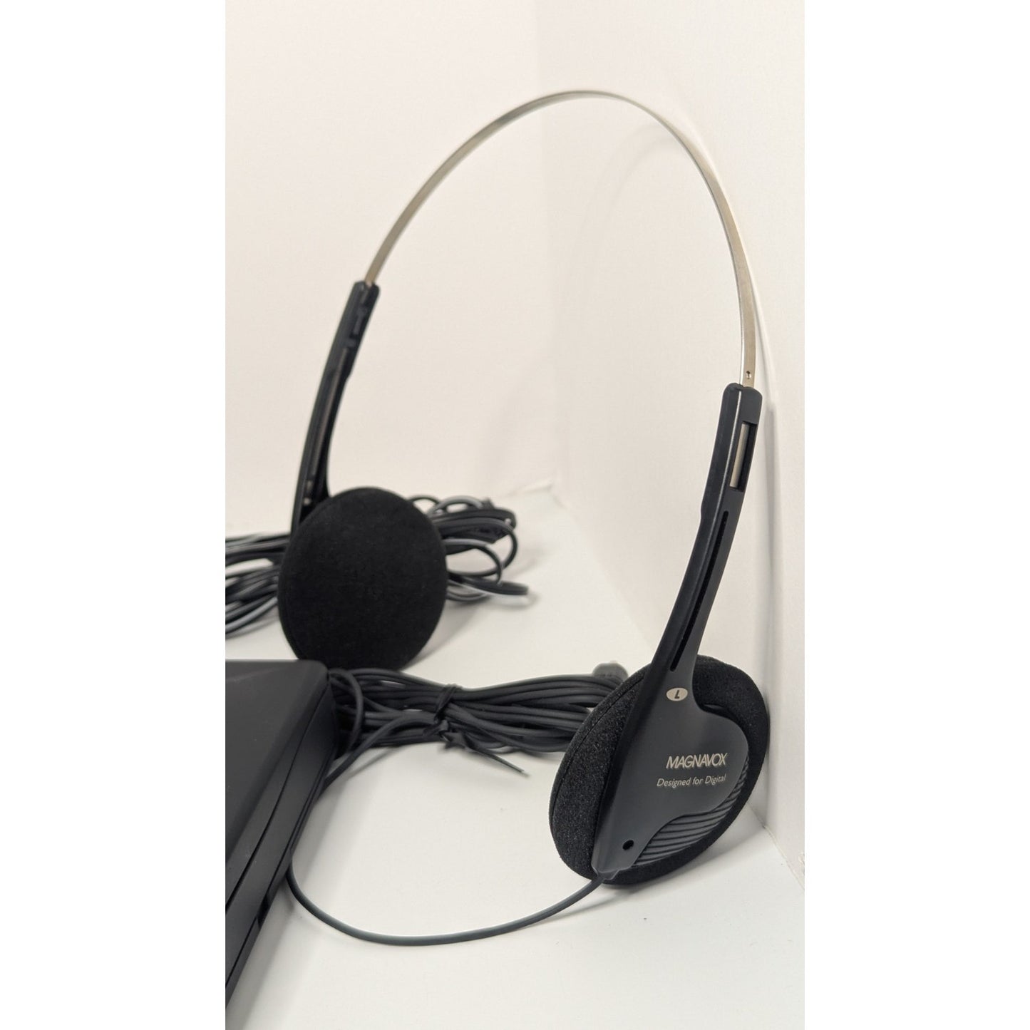 1996 Magnavox AZ-6832CS Portable CD Player With AC Adaptor/Headphones Works Great!