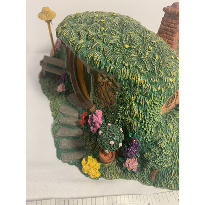 2001 Dept 56 Lord of the Rings Bag End Light Up Hobbit House Only Small Repair