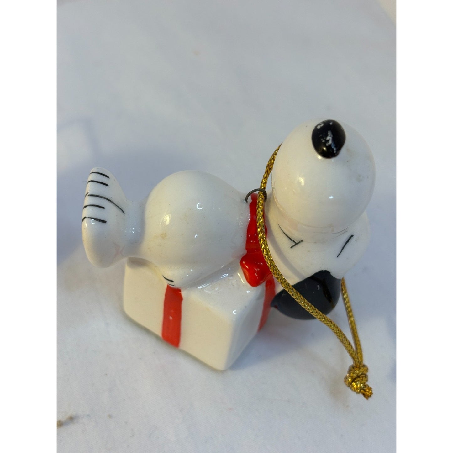 Two Vintage Snoopy Peanuts Ceramic Christmas Gift Present Wreath Ornaments Japan