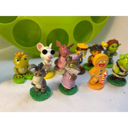 Shrek 2006 DWA MGA Lot of 10 Mini Figurines 20 Cups & Case Complete Game RARE