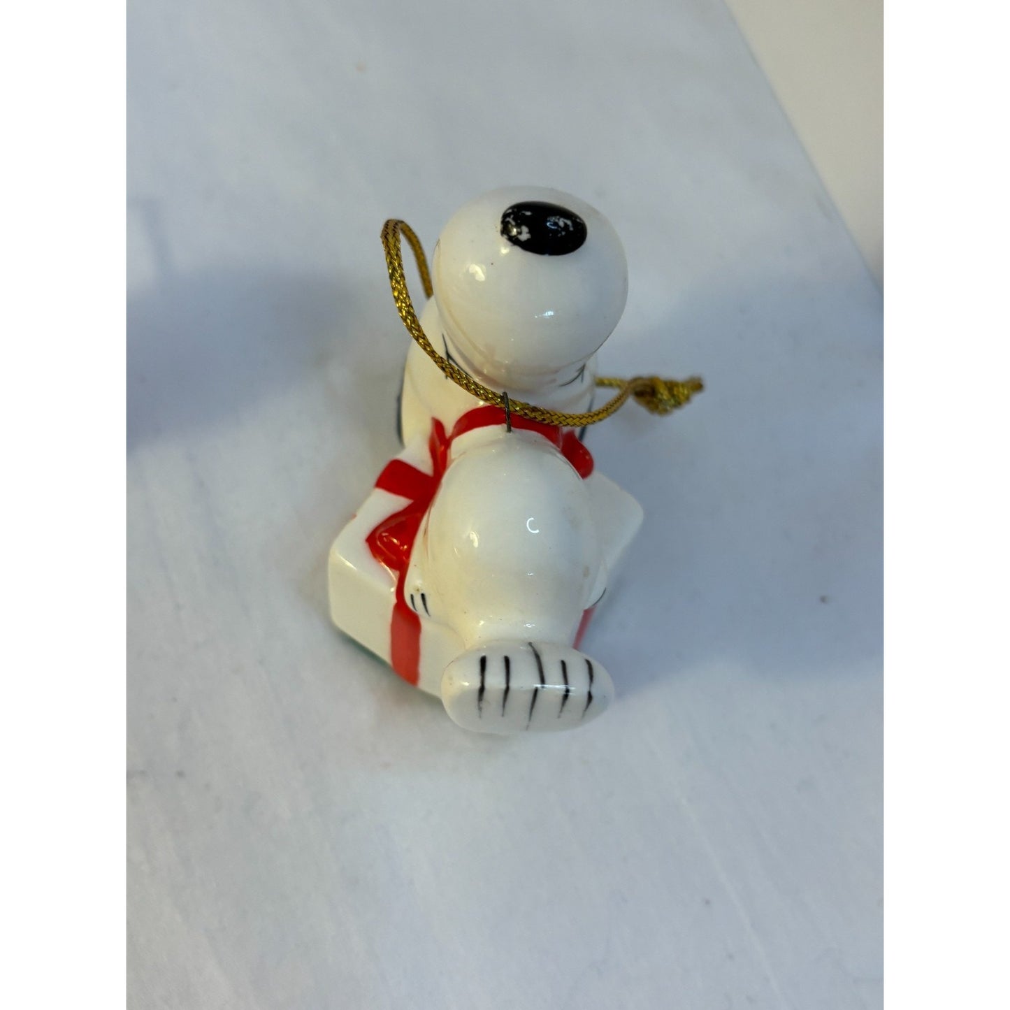 Two Vintage Snoopy Peanuts Ceramic Christmas Gift Present Wreath Ornaments Japan